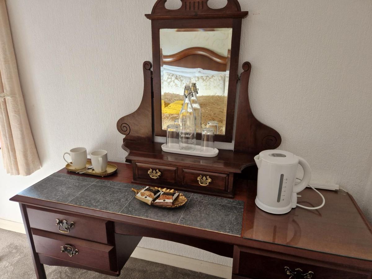 Hotel Ty Llew Llandysilio Esterno foto